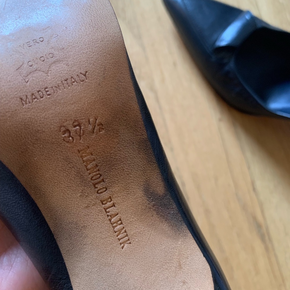 Manolo Blahnik // VTG Black Patent Pumps - Picture 5 of 7